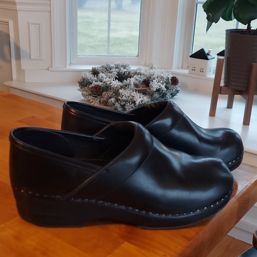 LL Bean black leather clogs